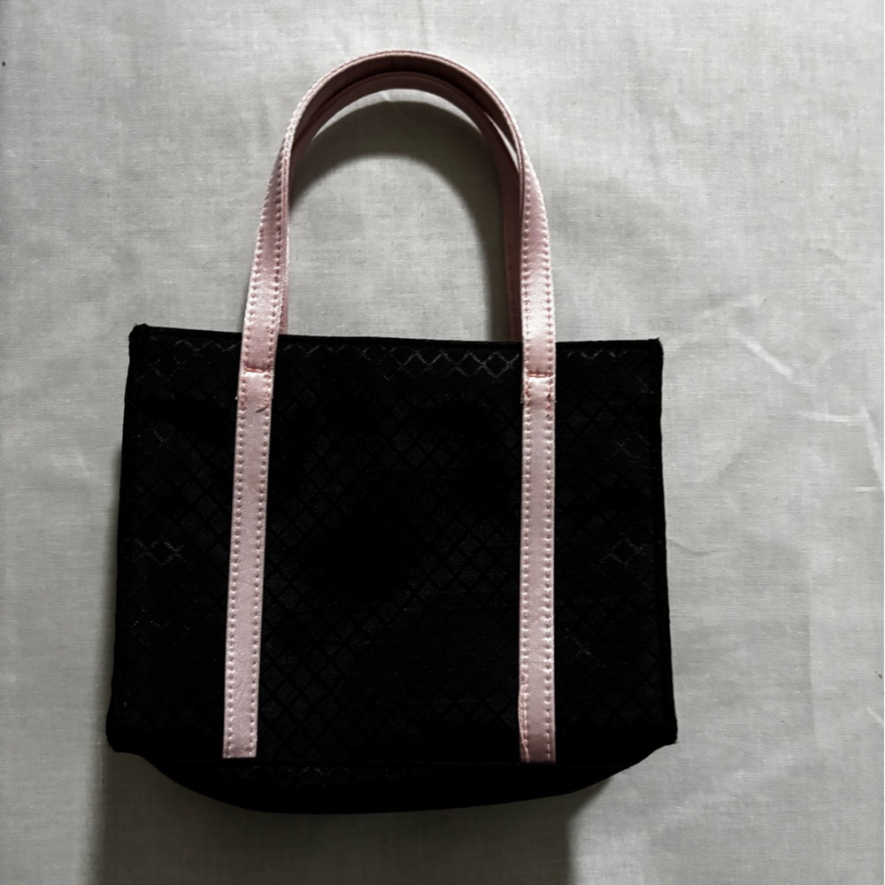 Victoria's Secret Black and Pink Totes with Modern Elegance